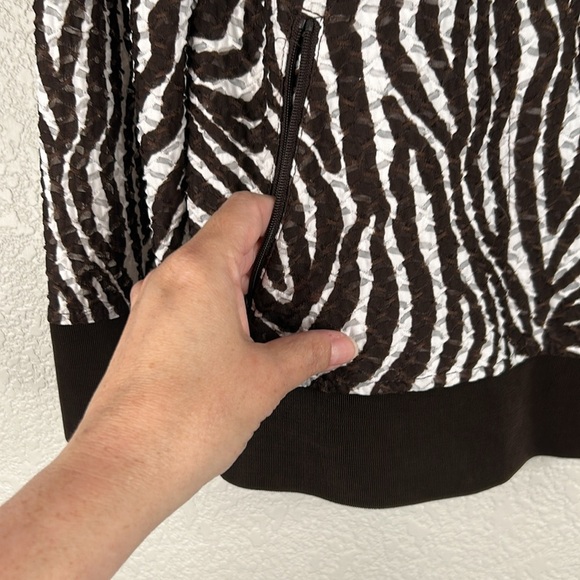 Chico's Brown & White Zebra Print Sheer Long Sleeve Lightweight Jacket Size M - Picture 4 of 6